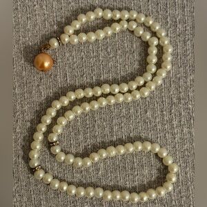 Vintage faux pearl beaded necklace with rose gold colored faux pearl at the end